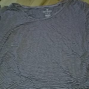 American Eagle V neck shirt
